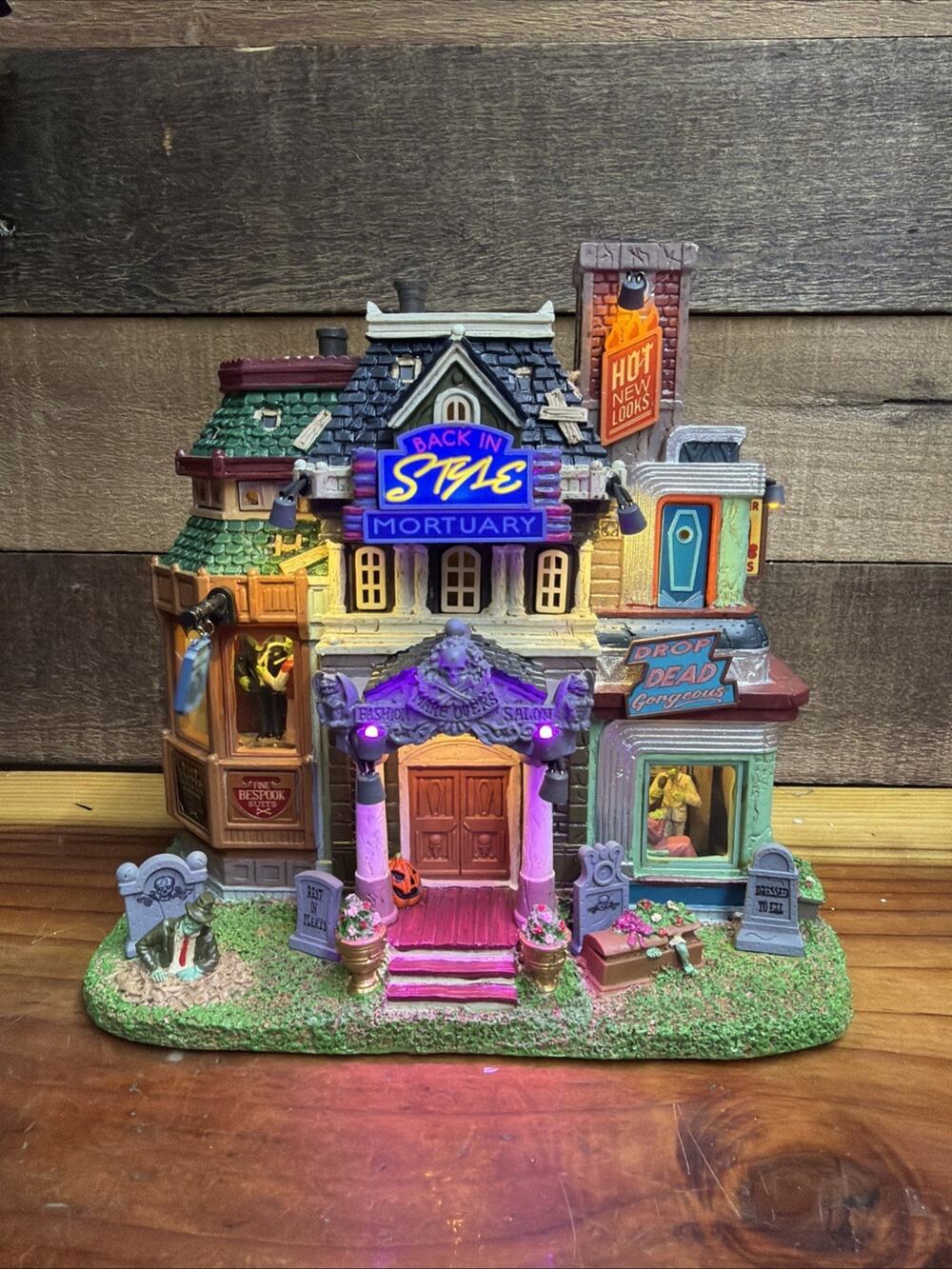 Lemax Spooky Town Mortuary Makeovers #45202 In Box